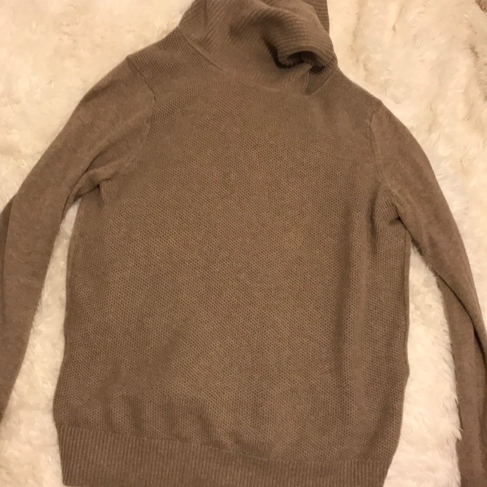 New ! Banana republic brown turtleneck